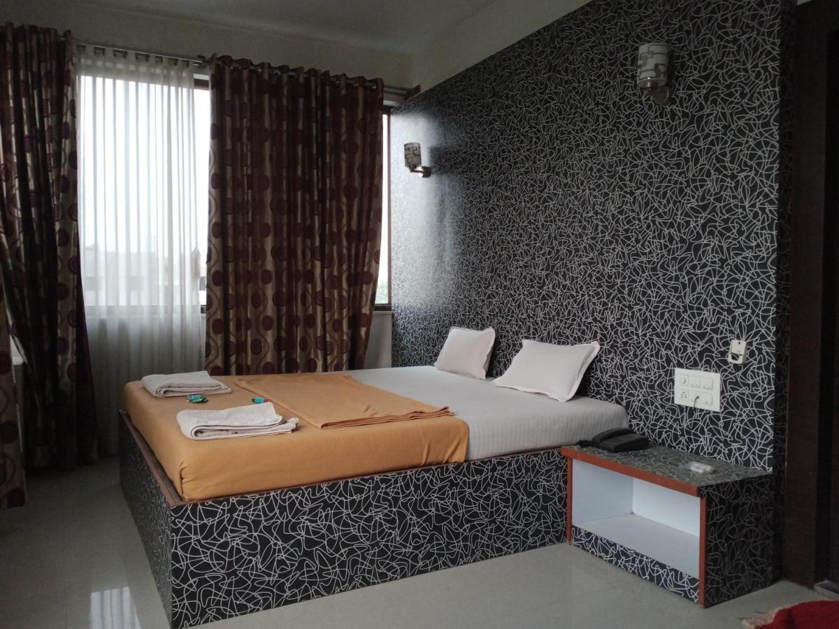 Malhar Palace Hotel 쉬르디 외부 사진